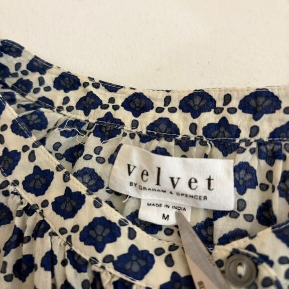 Velvet by Graham & Spencer Blouse Women's Medium Floral Button Up Lightweight - Picture 6 of 8